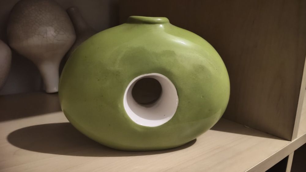 Vaso verde de cerâmica