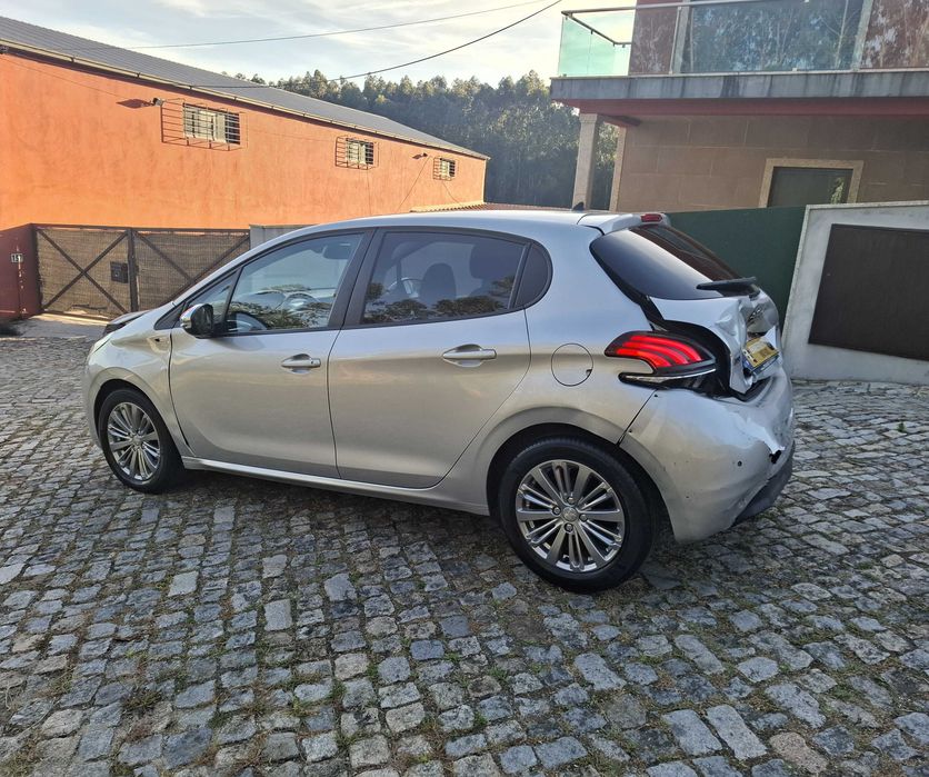 Peugeot 208 1.6 BlueHDi Style Apenas 111 Mil Kms Nacional de 2016/11