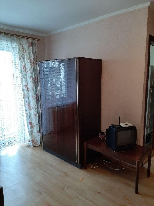 Шифоньер с полочками!Центр.Пл.Фествальная.