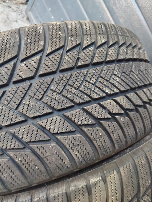 235 45R20  Bridgestone