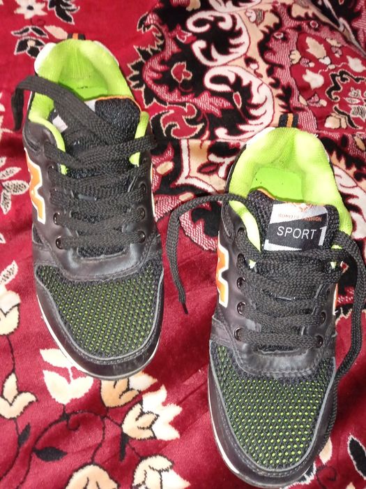 Дитяче взуття кросівки 38 розмір нові