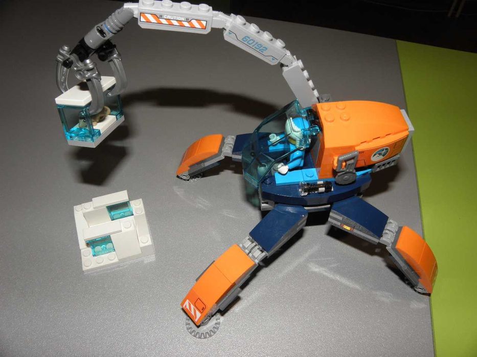 Sprzedam używany zestaw klocków Lego 60192 City Arktyczny łazik lodowy