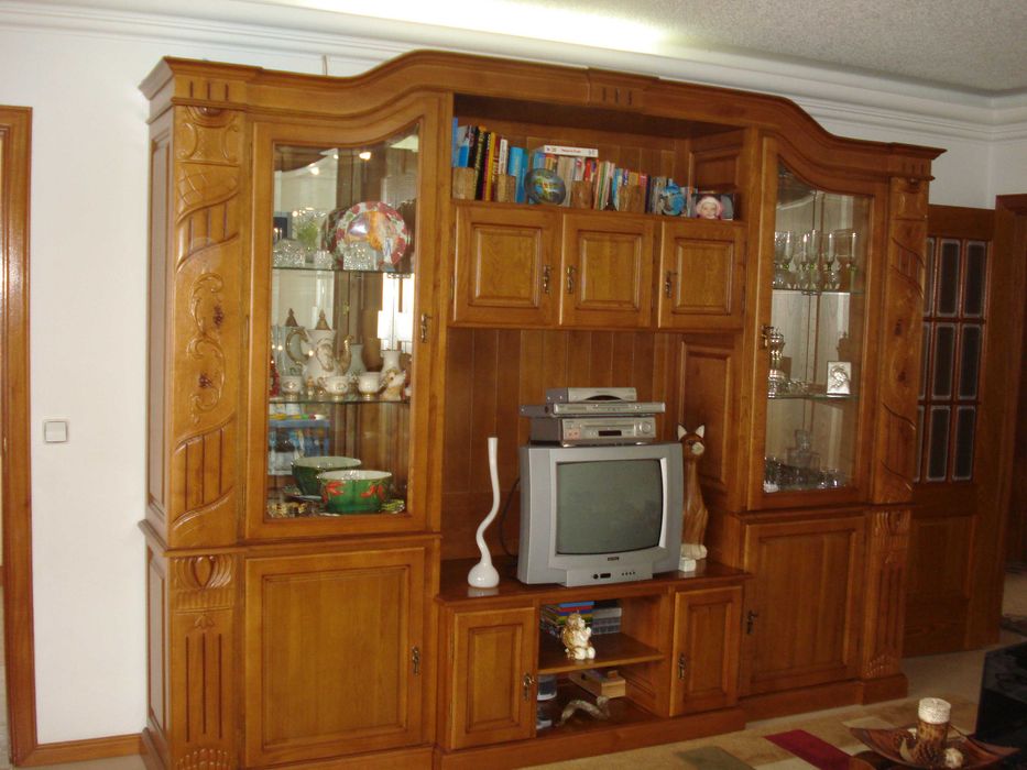 Movel de sala, em carvalho macico,  com bar /garrafeira