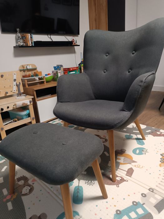 Sprzedam Fotel uszak + podnóżek szary, zadbany 

(101)