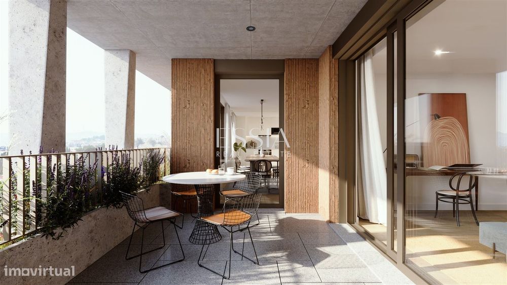 Apartamento T4 com Varanda