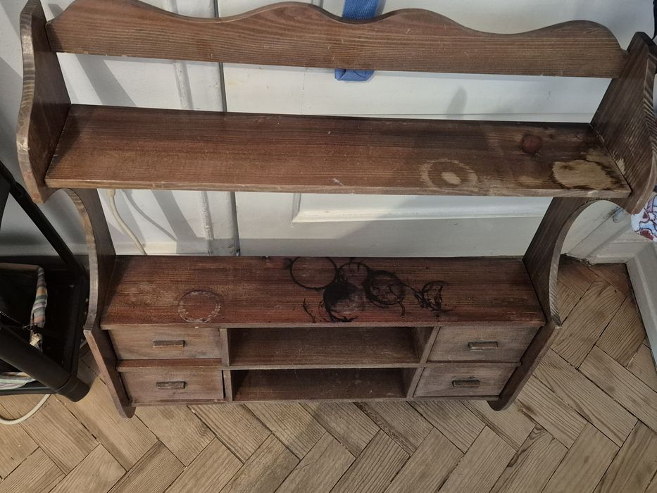 Escaparate antigo com gavetas