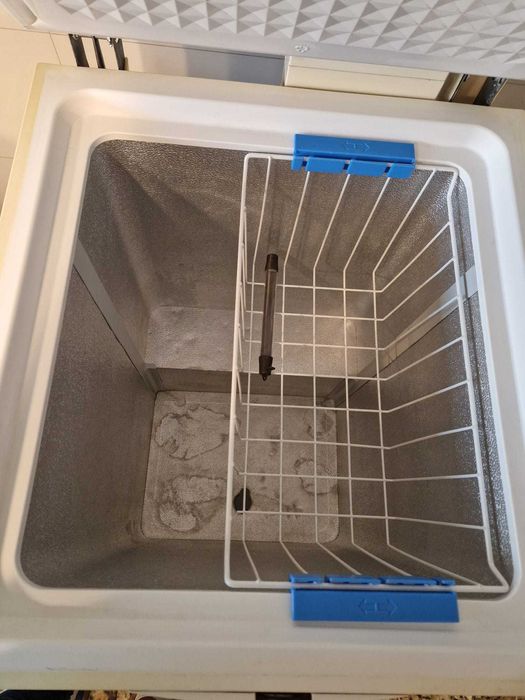 Arca congeladora vertical Whirlpool