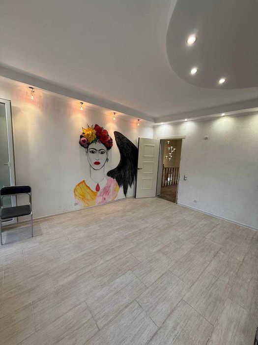 Продам квартиру 80 м2 з євроремонтом в центрі Бородянки