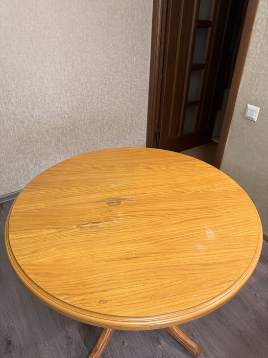 Кухонний стіл. Натуральне дерево