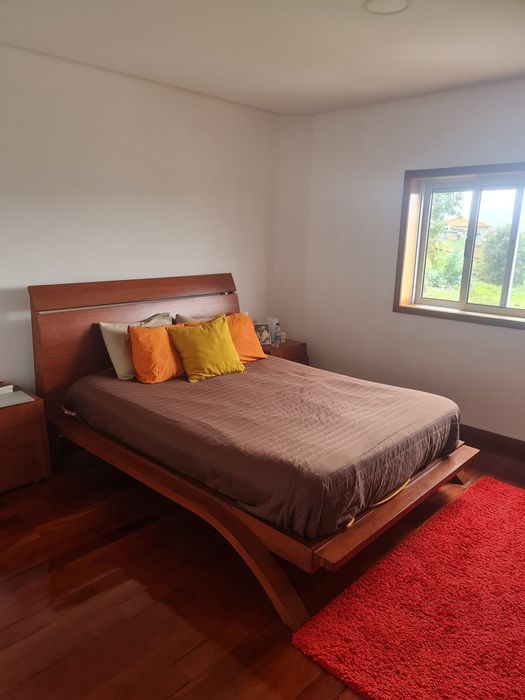 Cama de casal em cerejeira