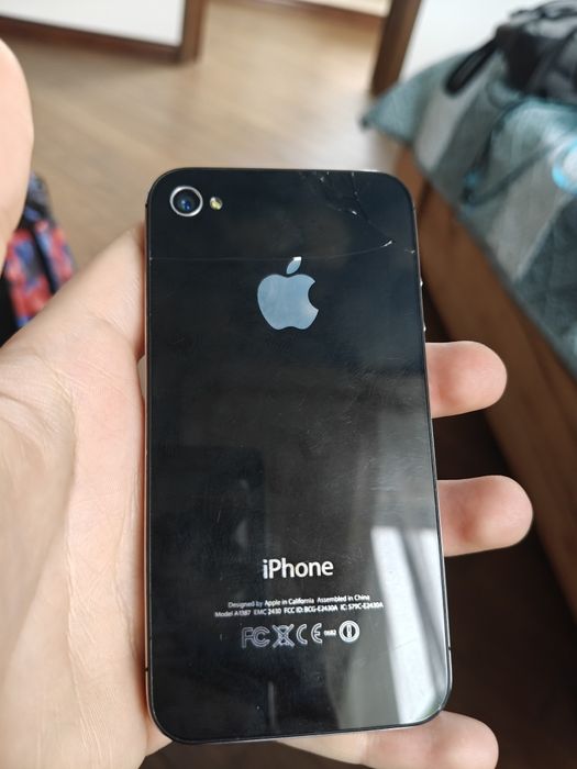 Iphone 4s з зарядкою
