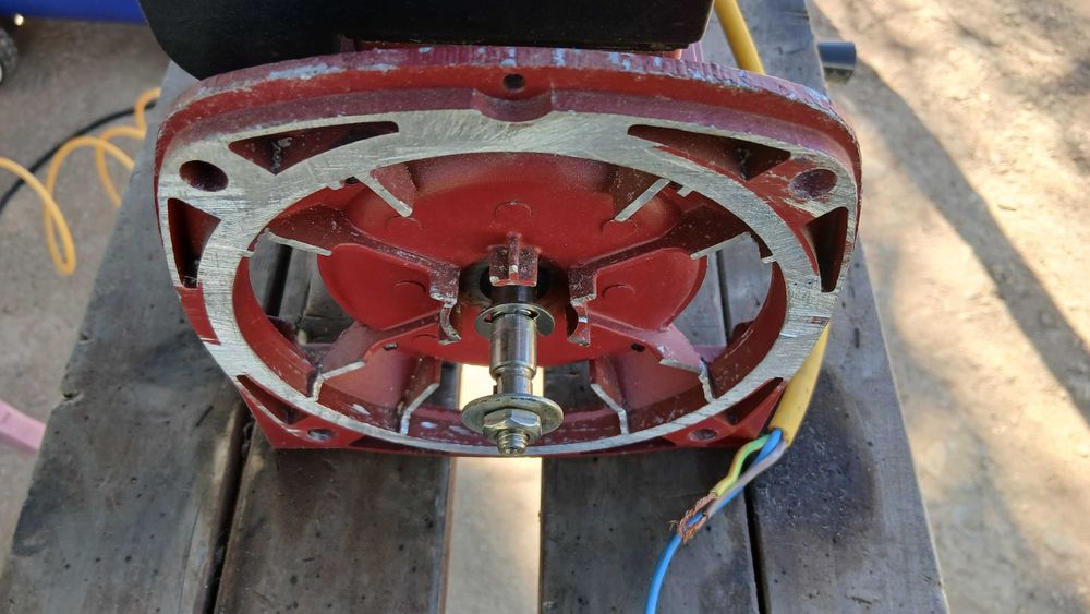 Motor elétrico Einhell. 220-240 VCA, 650 W.