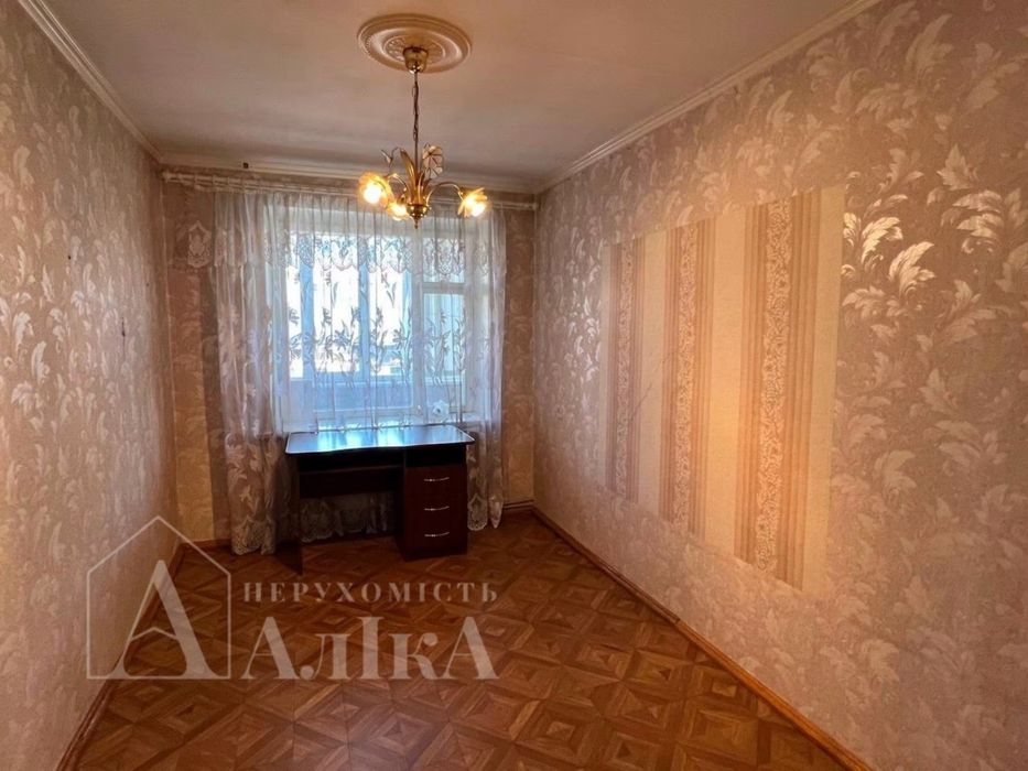 Продам 3-кімнатну квартиру з індивідуальним опаленням  в самому ЦЕНТРІ