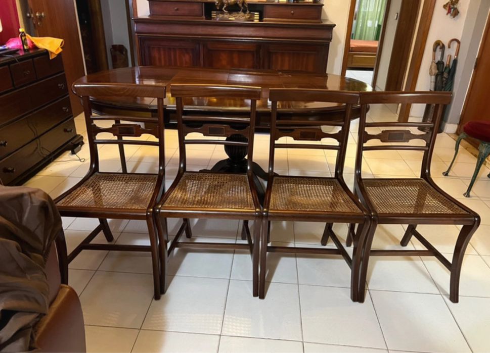 Mesa extensível em madeira maciça de cerejeira + 4 cadeiras