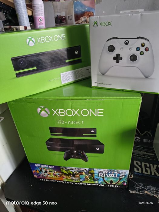 Xbox One 1TB+2 Pady+ Kinect+Gry