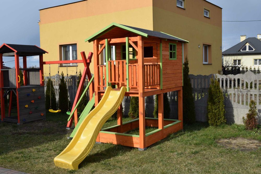 Domek dla dzieci.Plac zabaw.Zjeżdżalnia.Piaskownica.Domek ogrodowy