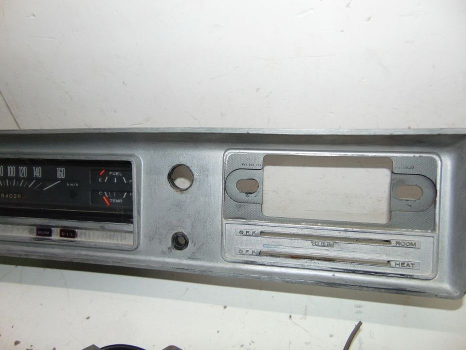 Datsun 1200 conta km´s/Rádio e + peças