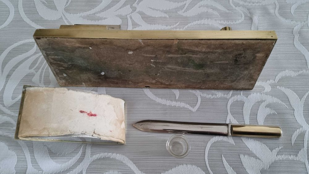 Sekretarzyk na biurko, antyk.