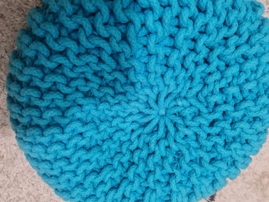 Пуф маленький гарний стан