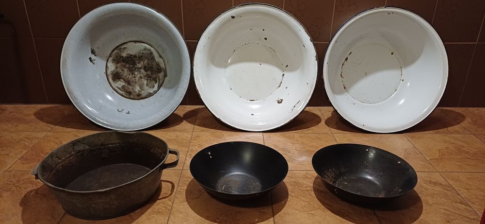 Stare emaliowane kanki, wiadra,miski tace,garnki,bańki ocynkowane.