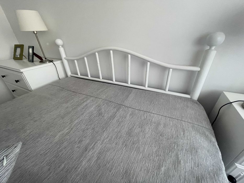 Cama de casal antiga  em ferro com estrado