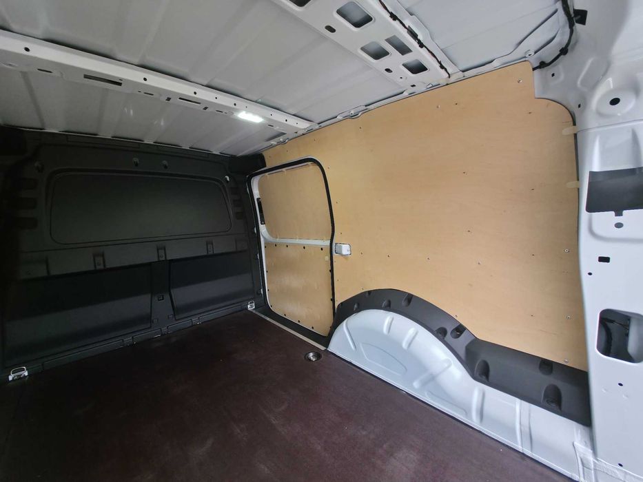 Zabudowa zabezpieczenie ze sklejki Ford Transit Connect van