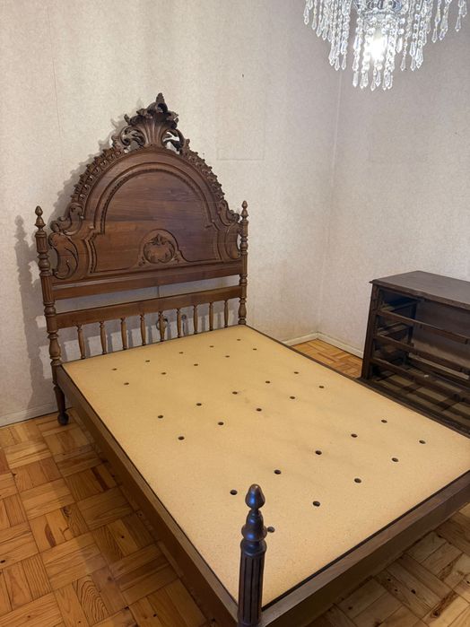 Cama em castanho