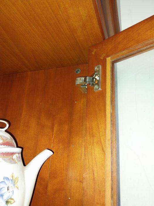 Móvel louceiro em cerejeira