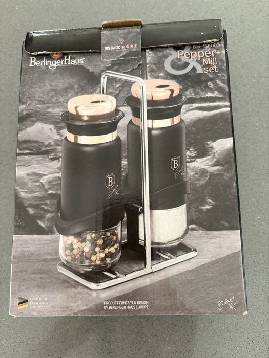 Conjunto chavenas de café, saleiro e pimenteiro e taça pequena