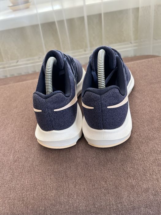 жіночі кросівки модель Nike Run Swift
