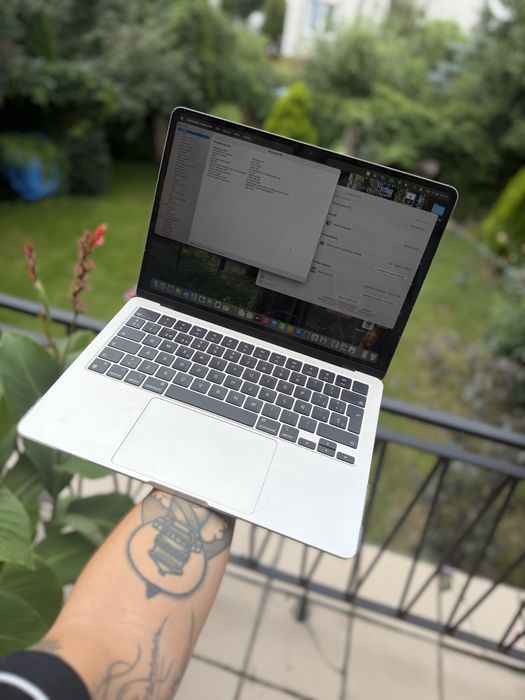 Macbook air m3/ 16 gb ram / dysk 500 gb/ 2024