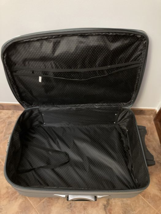 Mala de viagem de porão em bom estado