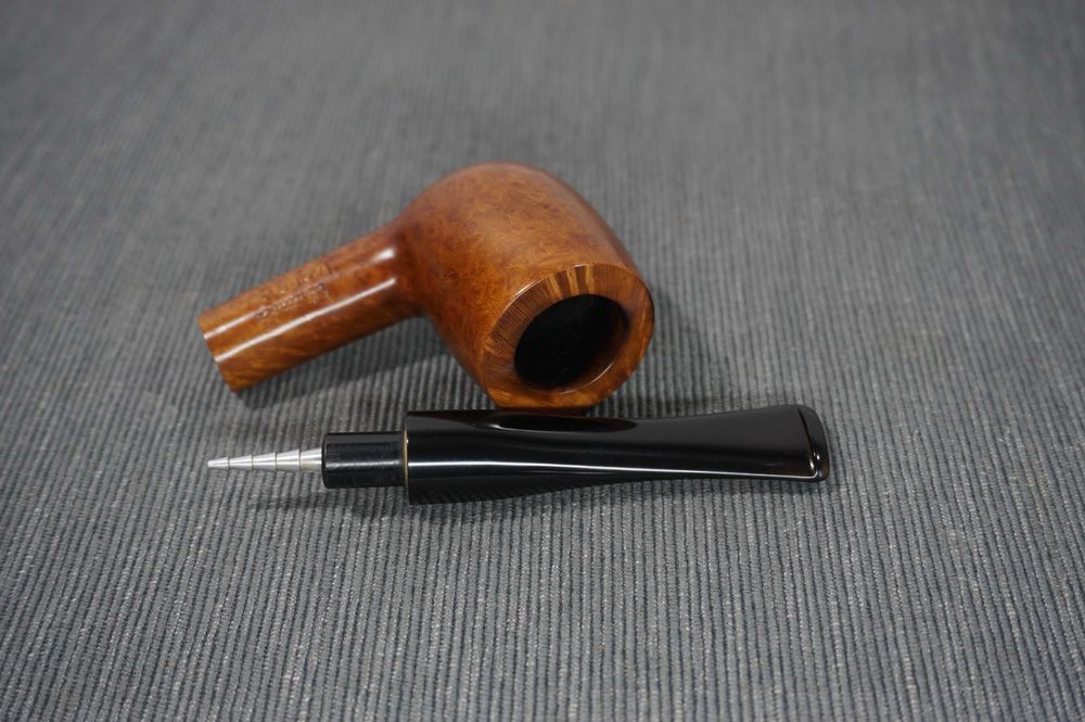Bonito e antigo cachimbo Veritable Lacroix ***A 127, em urze (França)