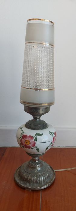 Candeeiros de mesa em latão e loiça