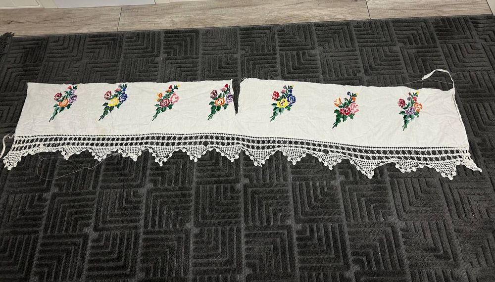 Подзорник ручної роботи с вишивкою