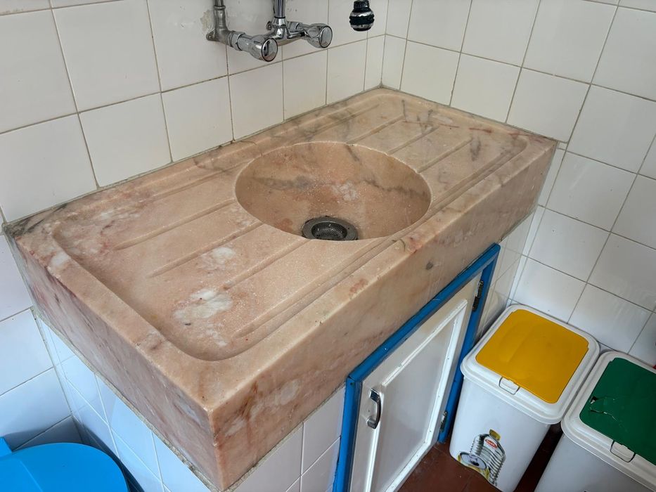 2 Bancas de cozinha e 4 pedras em mármore de Estremoz Rosa e Branco