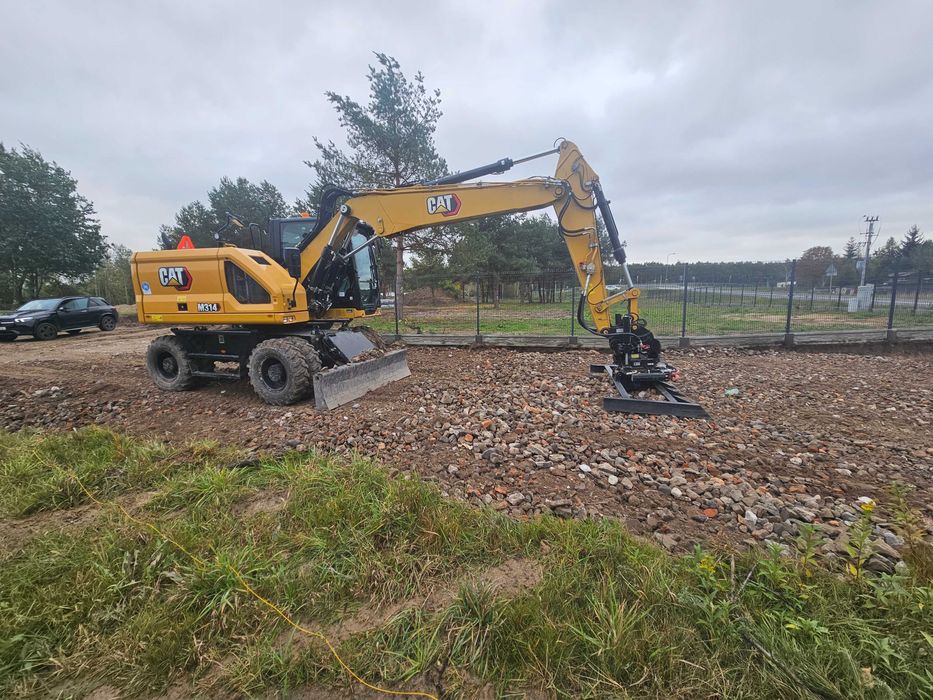Budowa dróg i parkingów z kruszywa utwardzanie terenu z materiałem