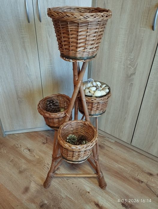 Kwietnik wiklinowy ekologiczny w bardzo dobrym stanie.
