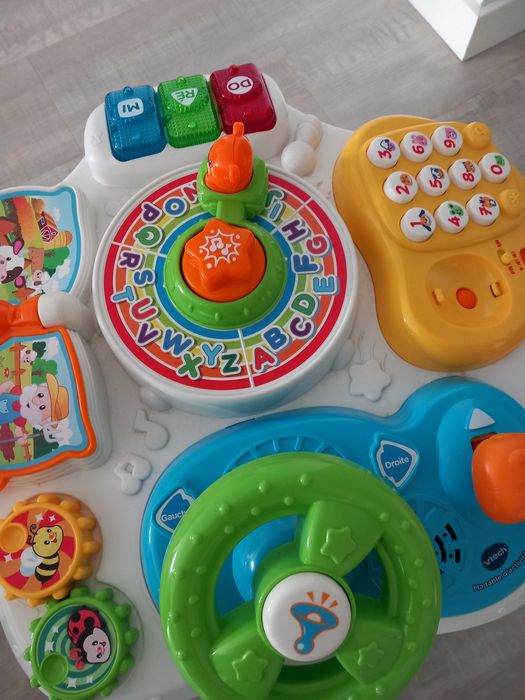 Brinquedo, mesa de actividades