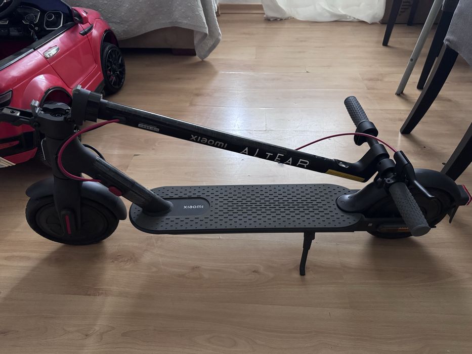 Trotinete Xiaomi  , com caixa e leva um capacete novo