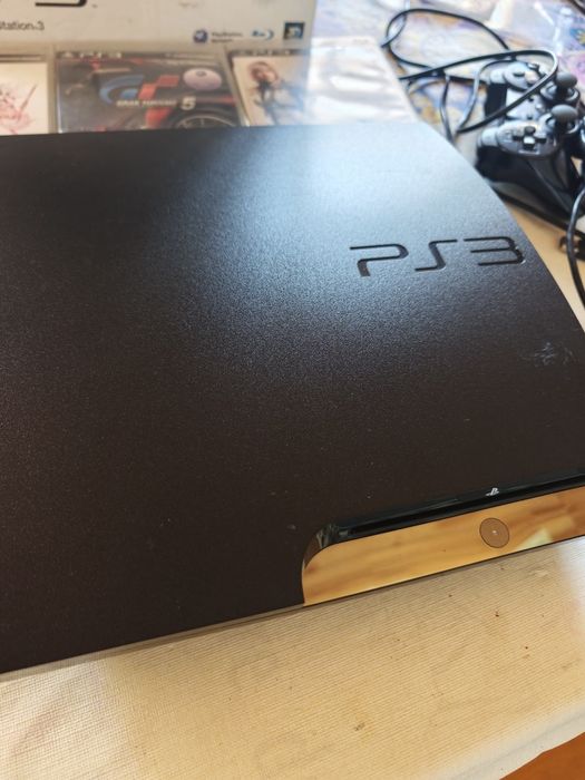 PS3 com caixa incompleta.