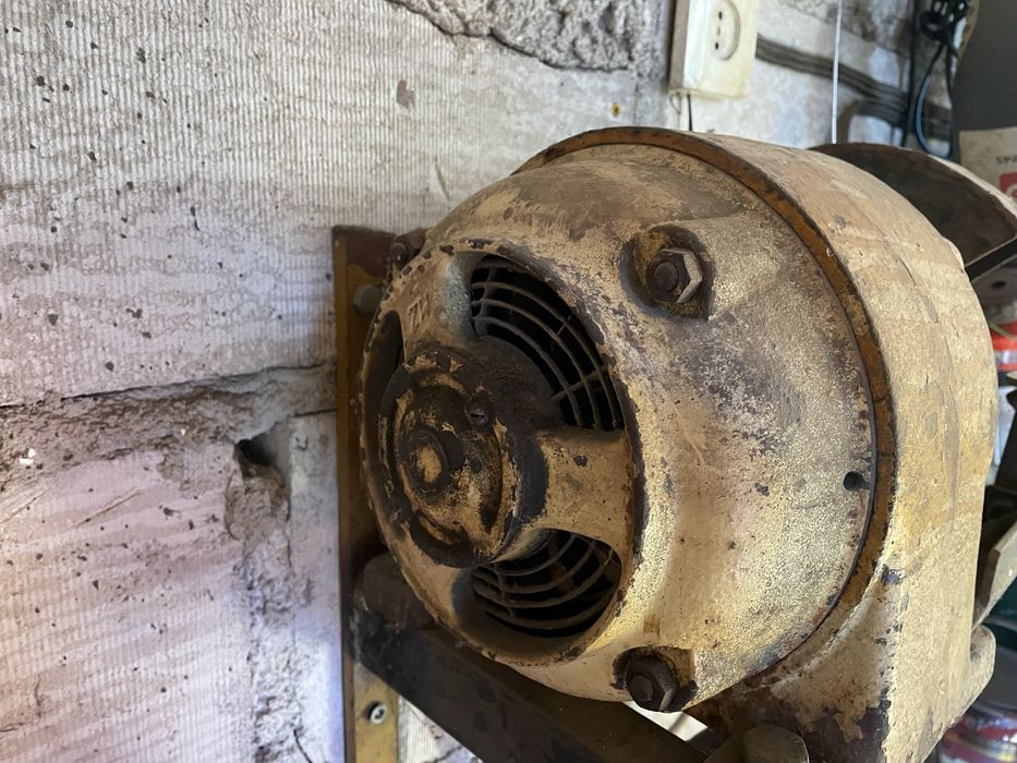 Szlifierka / silnik elektryczny MEZ 1.5kW siła