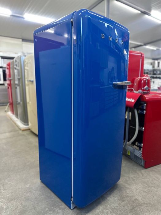 Холодильник Smeg FAB 28 у синьому кольорі