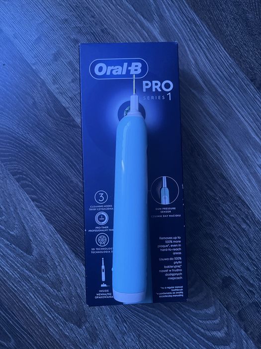 Електрична зубна щітка Oral-B Pro Series 1