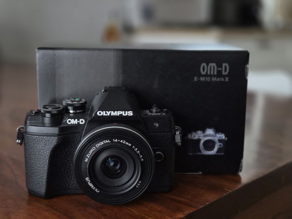 Aparat Olympus E-M10 Mark 3 /Mark iii, obiektyw  M.Zuiko 14-42 pancake
