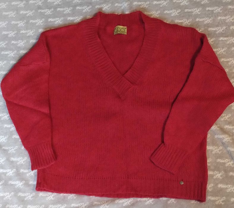 Sweter damski w serek Clooe