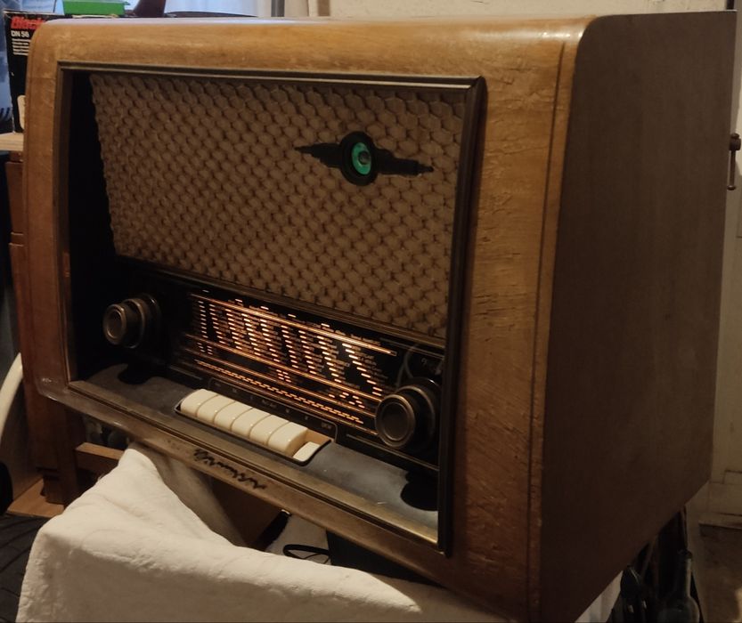 Rádio antigo Nordmende Carmen 55