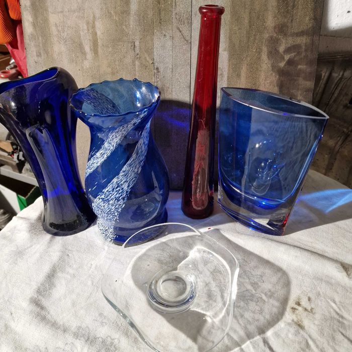 Wszystko razem wazony z talerzykiem.