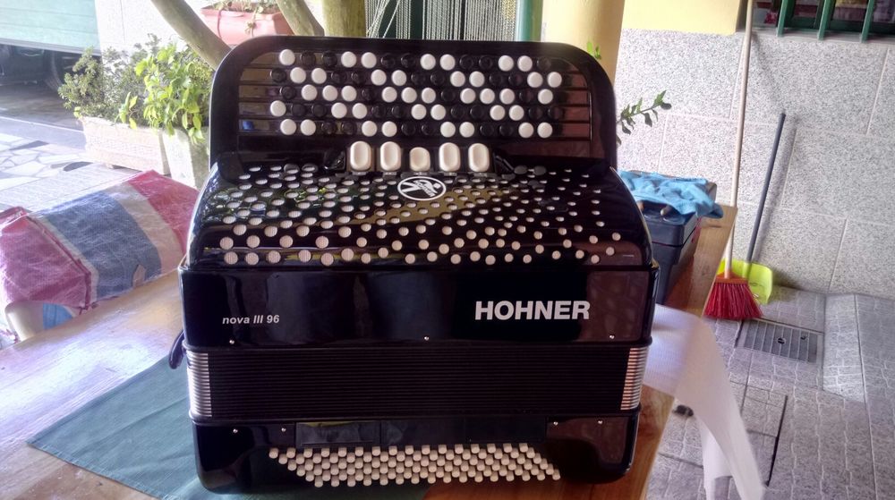Acordeao hohner Nova lll 96