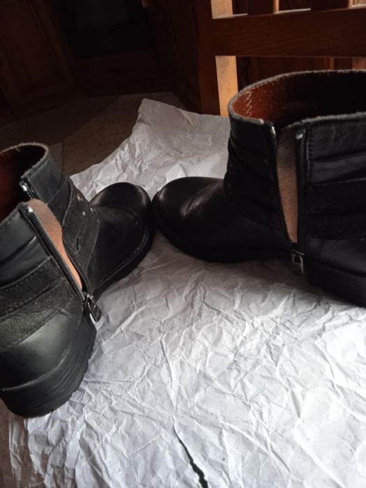 Vendo botas usadas em pele Nº35